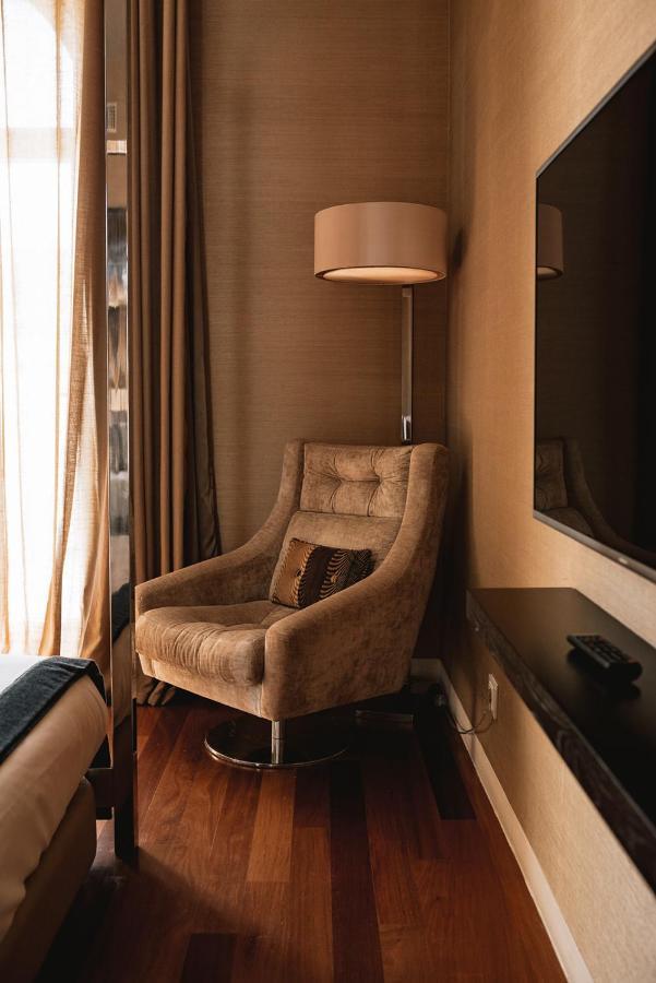 M'Ar De Ar Aqueduto Hotel Евора Екстериор снимка A chair in a hotel room